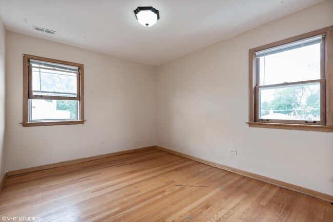 Building Photo - 8108 N Oriole Ave