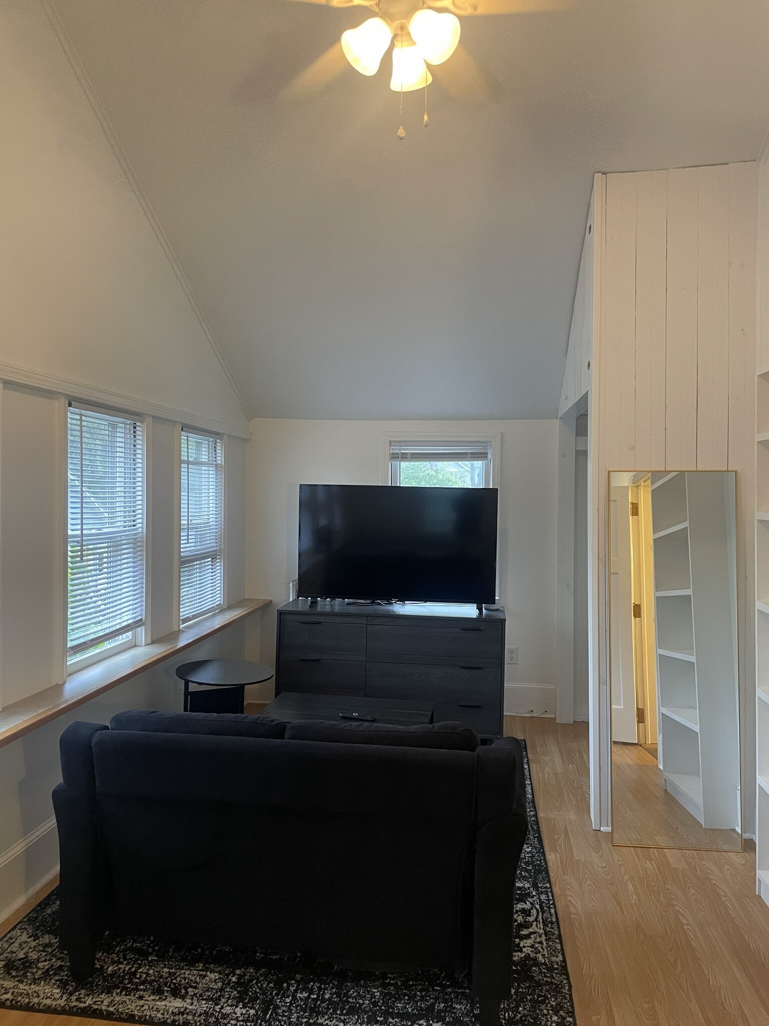 bedroom 3 - 826 N Aurora St