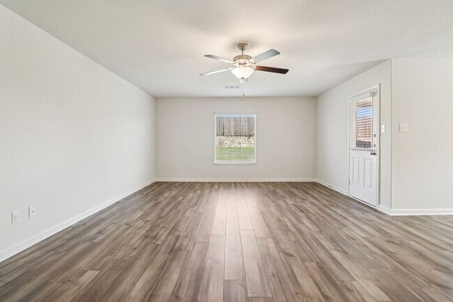 Building Photo - 708 Trinity Trl