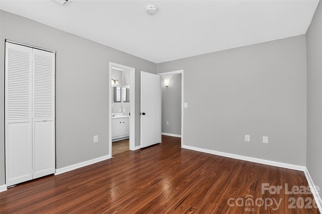 Building Photo - 4804 Spring Lake Dr