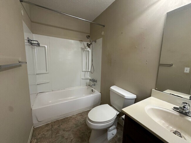 Building Photo - Come take a look at this 3-bedroom 2-bathroom home!