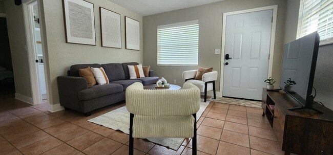 Building Photo - 139 NE Monroe Cir N