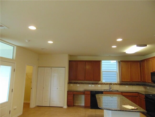 Building Photo - 5208 Hellman