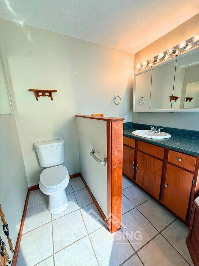 Building Photo - Luxury Living in Auburn