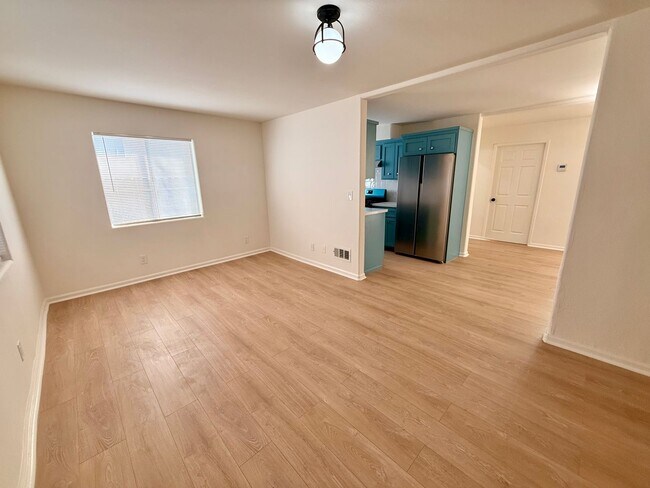 Building Photo - 1027 Coronado Terrace