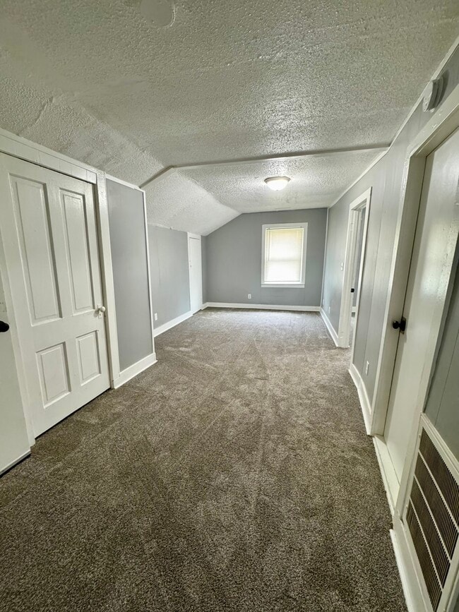 Building Photo - 3032 Indian Rd