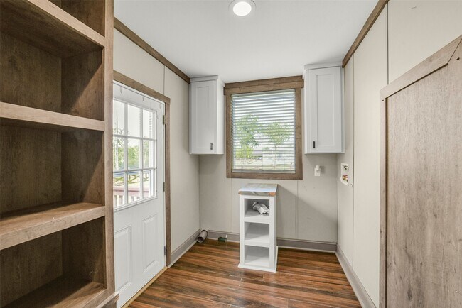 Building Photo - 1566 County Rd 610