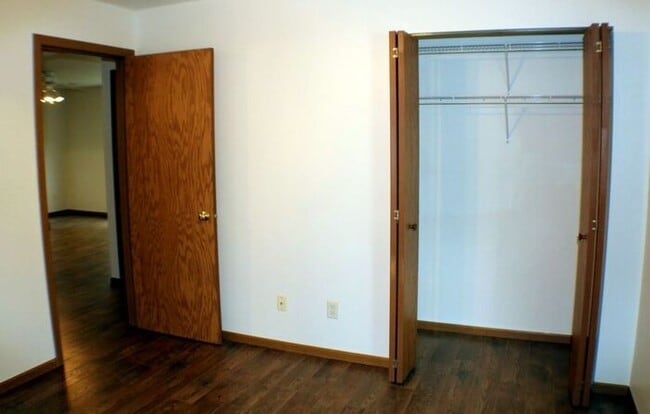 Building Photo - $1,095 | 2 Bedroom, 1 Bathroom 2nd Floor C...
