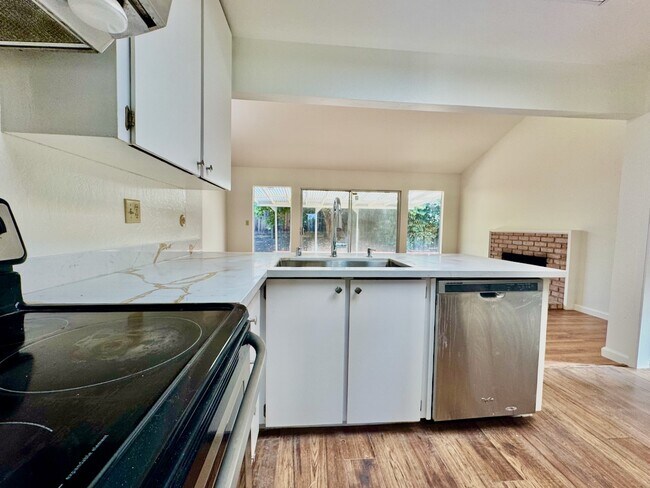 Building Photo - 772 Privet Ct