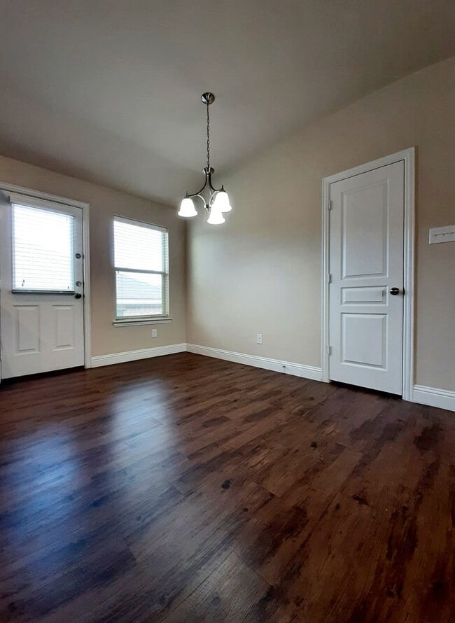 Building Photo - Beautiful 4 Bedroom, 2 Bath in sought after Arlington Neighborhood!