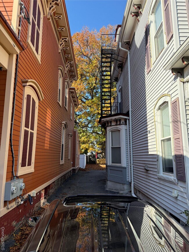 Building Photo - 27 Balding Ave