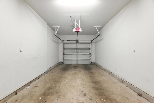 Building Photo - 522 Knolls Dr