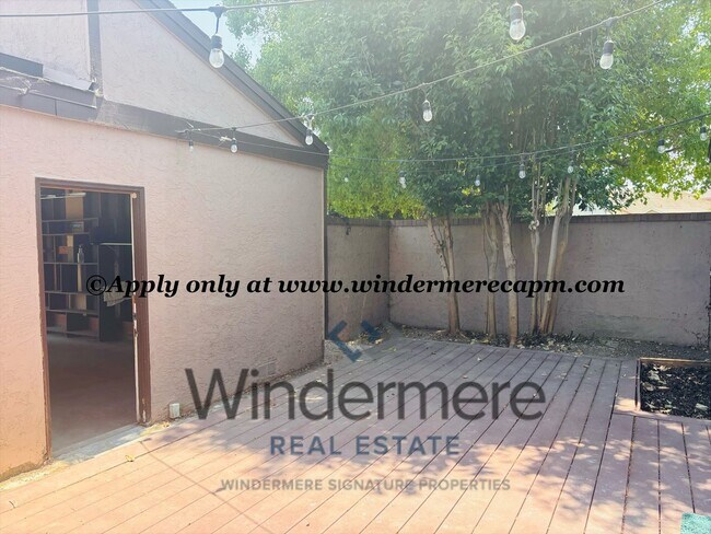 Building Photo - 127 Touchstone Pl