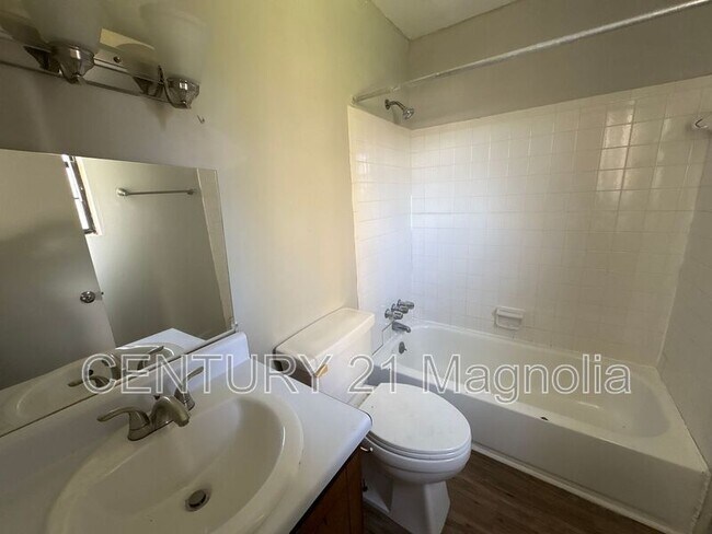 Building Photo - 2737 Royal St