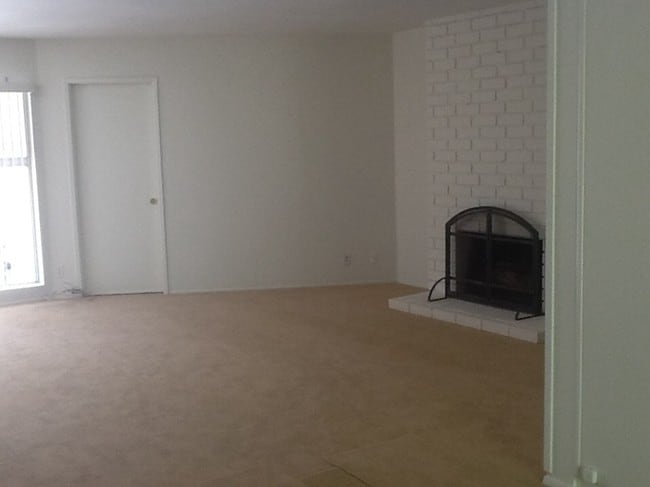 Interior 1 - Ren Circle Apartments