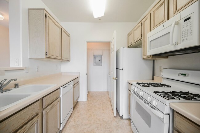 Building Photo - Spectacular Two Bedroom Condo Located In A Gated Community With Sparkling Amenities!