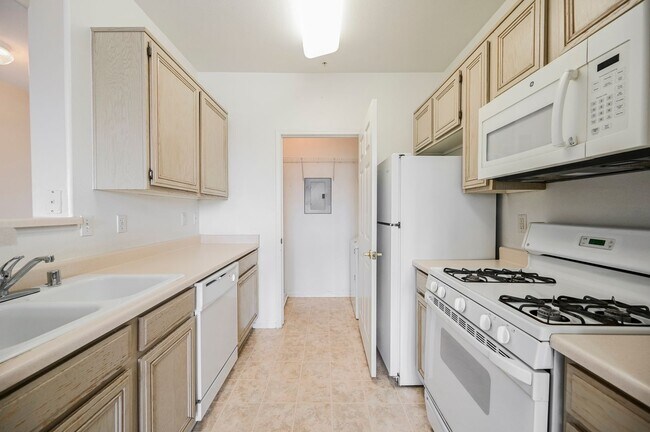 Building Photo - Spectacular Two Bedroom Condo Located In A...