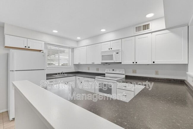 Building Photo - 4114 E Calle Redonda