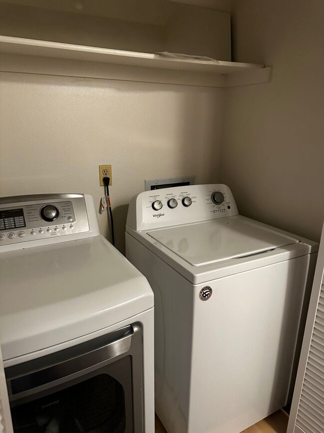 Building Photo - Nice 2 bedroom townhome on Soaring Eagle!