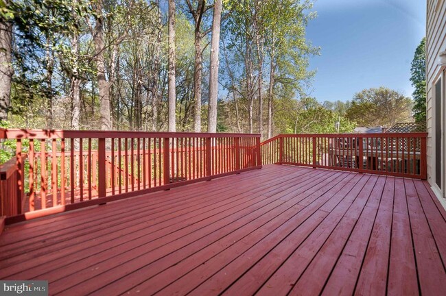 Building Photo - 5725 Walnut Wood Ln
