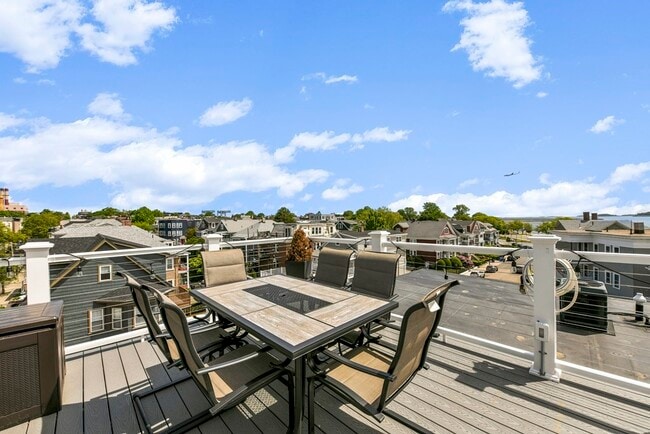 Building Photo - 224 M St