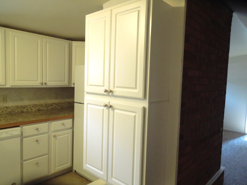 Building Photo - 1418 W Koch St