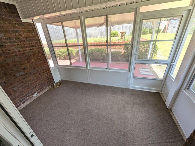Building Photo - 462 Sandmore Shores Dr