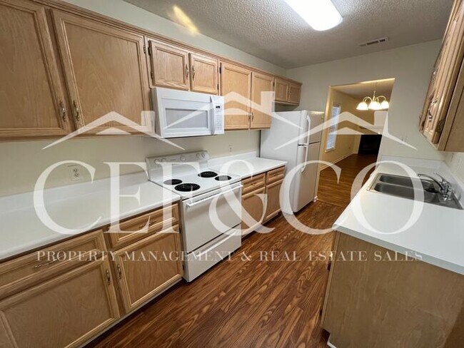 Building Photo - Lovely 2 bedroom 2 bathroom townhome now available.