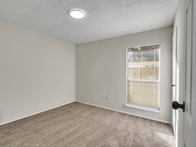 Building Photo - 22125 Diane Dr