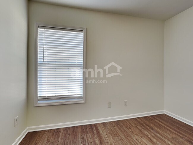 Building Photo - 1315 Emory Ln NW