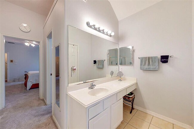 Building Photo - 127 S Abram Cir