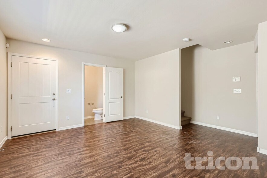 Building Photo - 3446 E Avalon Dr