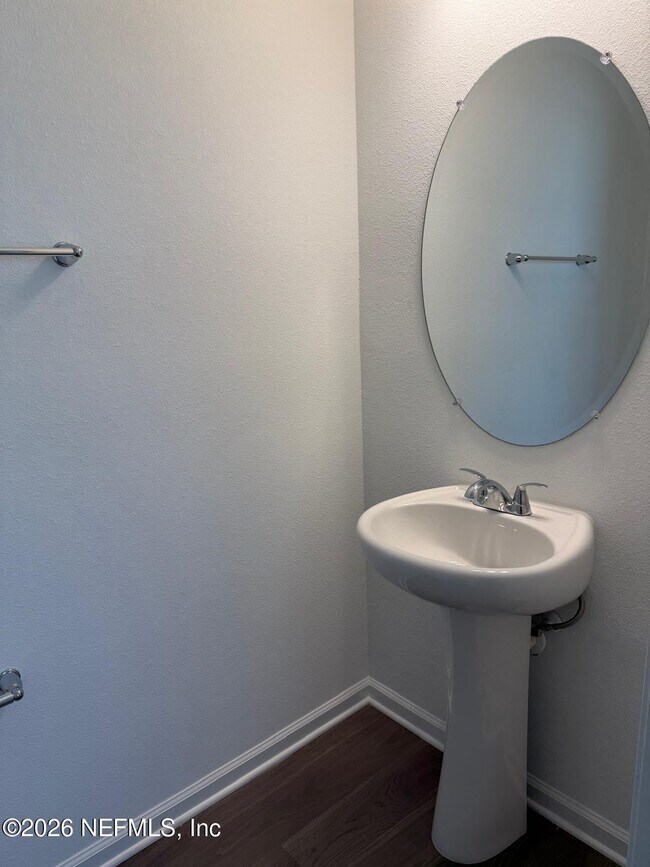 Building Photo - 644 Farmfield Dr