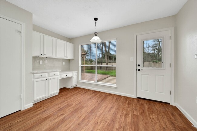 Building Photo - 1427 Redwood Village Cir