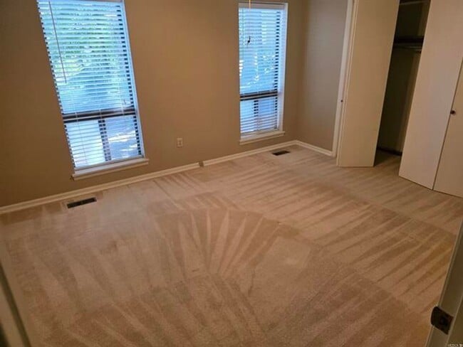 Building Photo - Contact Peggy Goodman 501 676 1758