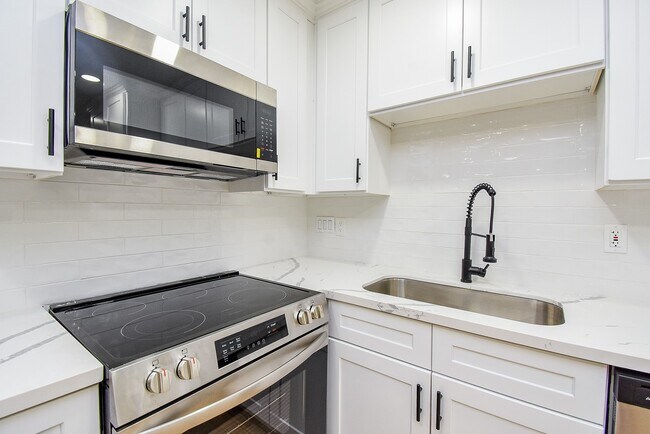 Building Photo - 1815 Mustang Springs Dr