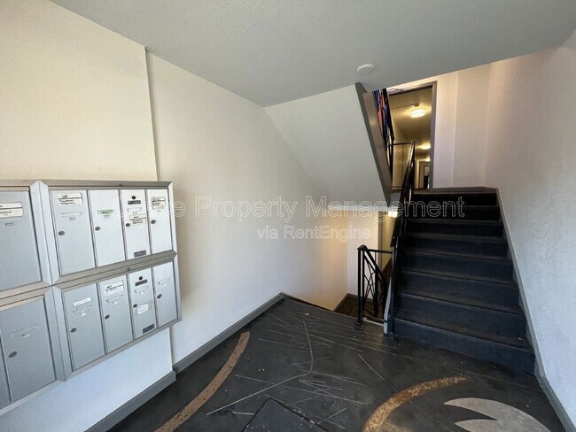 Building Photo - 1045 N Clarkson St