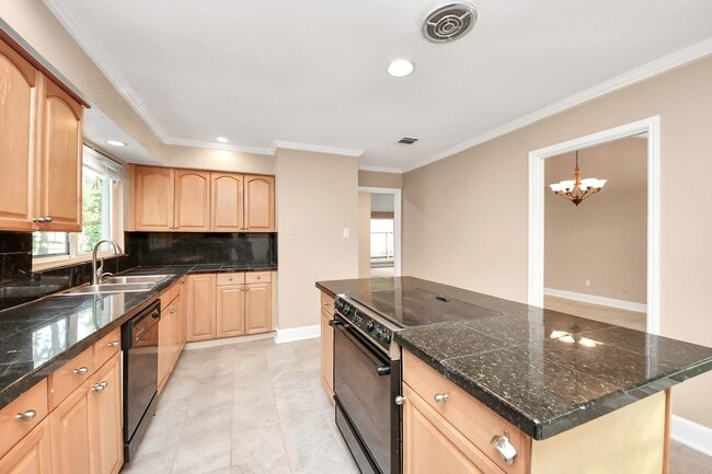 Building Photo - 11923 Briar Forest Dr