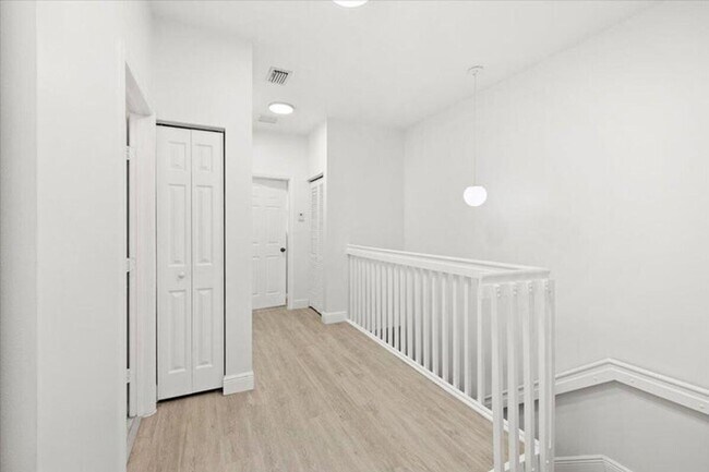 Building Photo - 4962 Leeward Ln