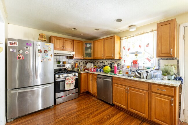 Building Photo - 178 W Ridge Dr