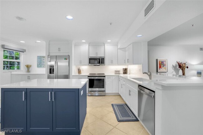 Building Photo - 376 3rd St S