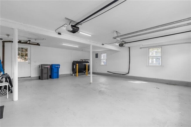 Building Photo - 384 Valley Rd