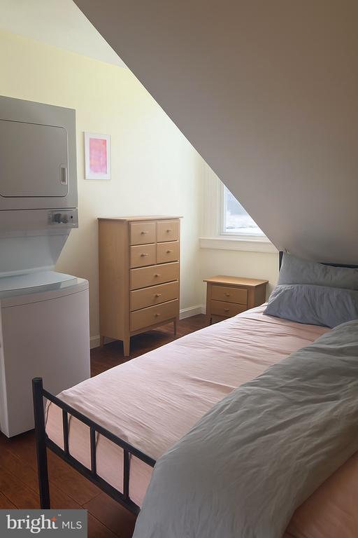 Building Photo - 1209 Spruce St