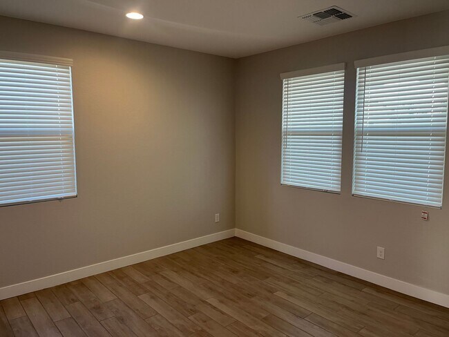 Building Photo - 23914 N 148th Dr