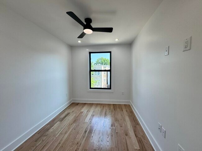 Building Photo - 170 Griffith St