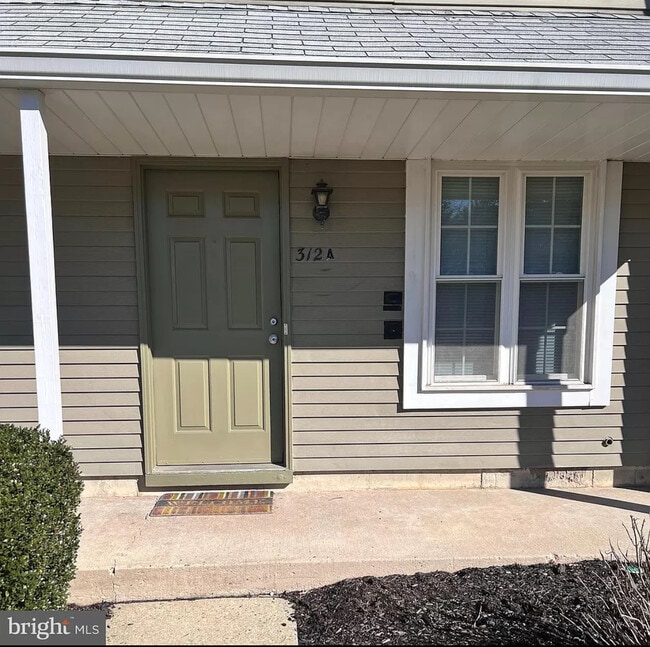 Building Photo - 312A Mitten Ln