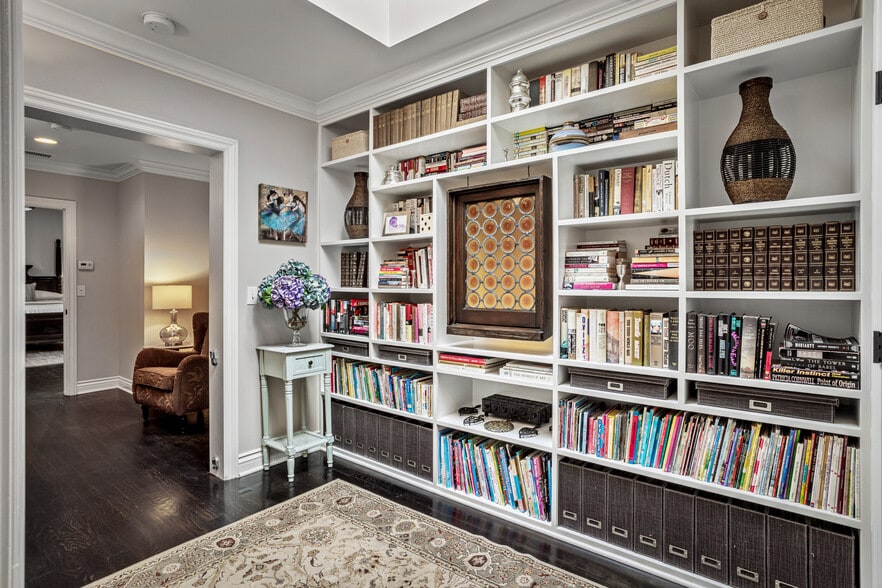 Building Photo - 4537 Agnes Ave