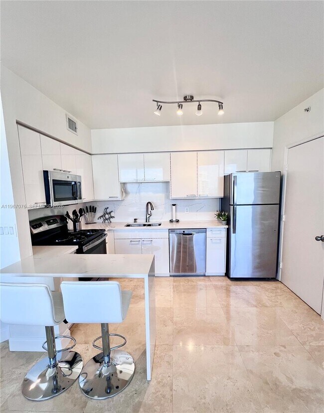 Building Photo - 1330 West Ave