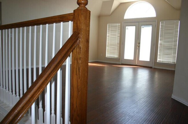 Building Photo - 2707 Creek Crossing Dr