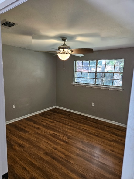 Building Photo - 311 Crestview Ave